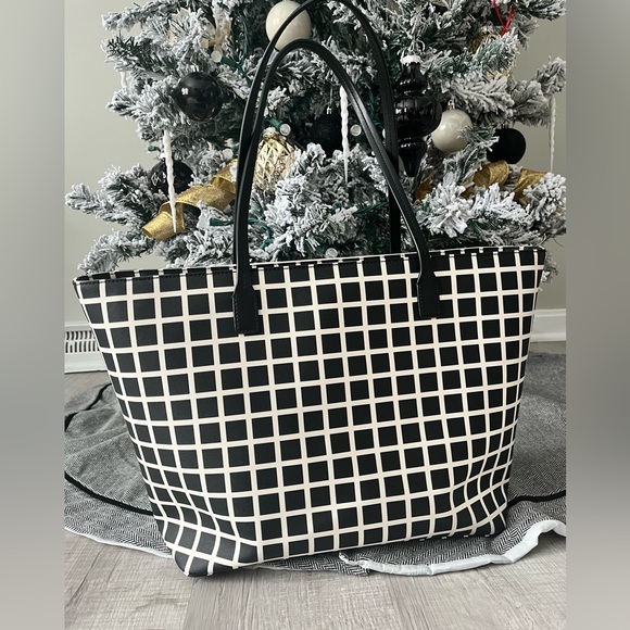 Kate Spade Black and White Tote - Picture 2 of 8